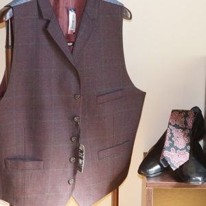 Daniel Cremieux 100% Wool Vest Burgundy